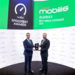 Le PDG de Mobilis, Chaouki Boukhazani, recevant le trophée « Speedtest Award »
