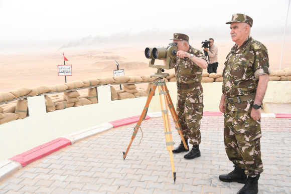 6e Région militaire : Chanegriha supervise le déroulement d’un exercice tactique avec munitions réelles