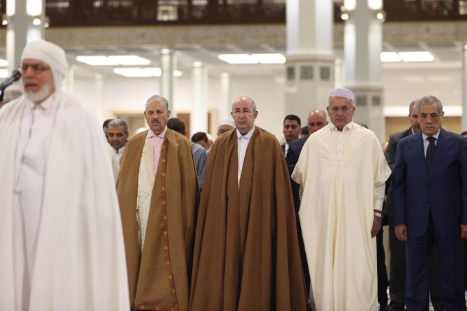 Le Président Tebboune accomplit la prière de l’Aïd El-Fitr à Djamaâ El-Djazaïr