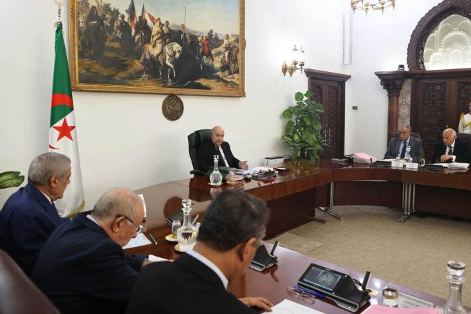 Conseil des ministres : Le président de la République ordonne la régularisation de la situation des jeunes exerçant dans la petite imporation