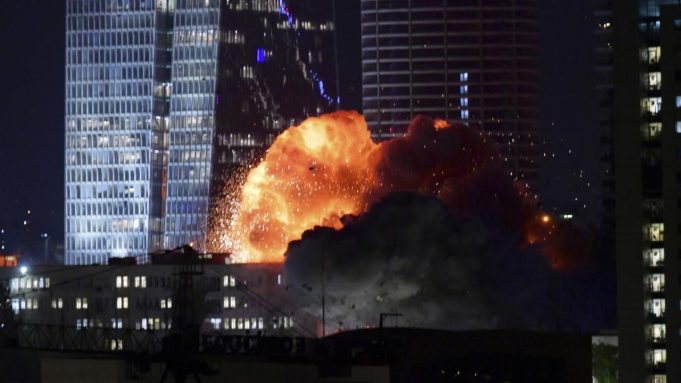 L’Iran lance des dizaines de missiles contre l’entité sioniste