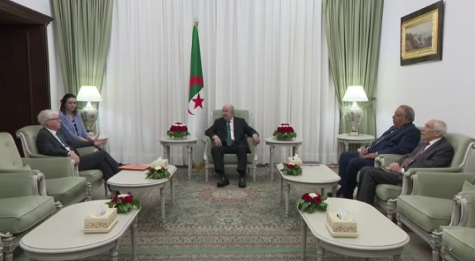 Le président Tebboune reçoit l’ambassadeur du Royaume-Uni de Grande-Bretagne et d’Irlande du Nord auprès de l’Algérie