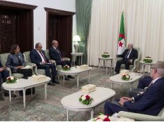 Le président Tebboune reçoit le ministre tunisien des Affaires étrangères