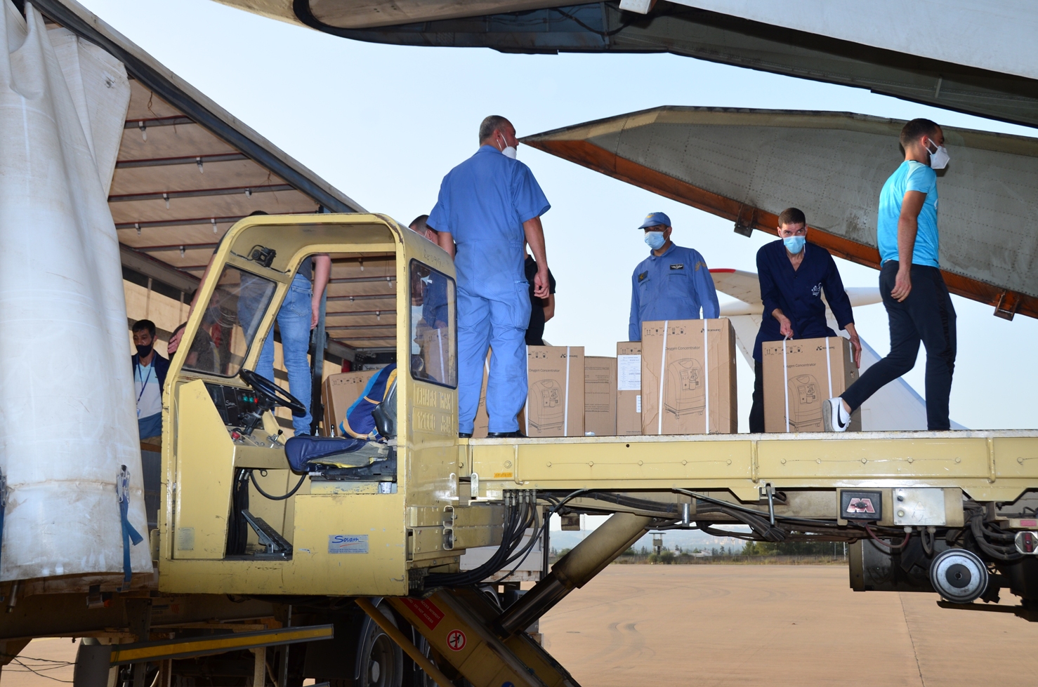 Covid-19 : acheminement de 750 concentrateurs d’oxygène à bord d’un avion de transport militaire