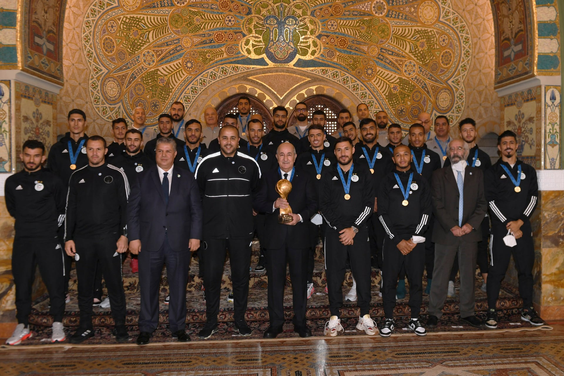 Le president Tebboune honore les Verts