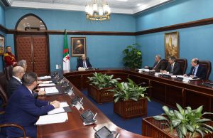 Le président de la République préside une réunion consacrée au bilan des opérations d’exportation des produits algériens