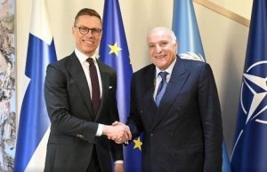 Attaf reçu à Helsinki par le président de la République de Finlande