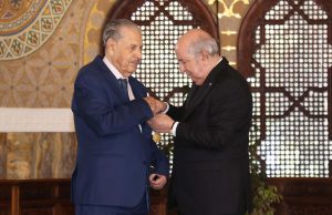 Le président Tebboune décerne la médaille « Athir » au moudjahid Salah Goudjil