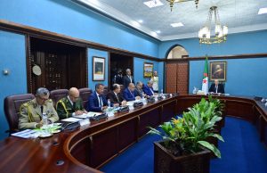 Le président Tebboune préside une réunion consacrée au secteur des transports