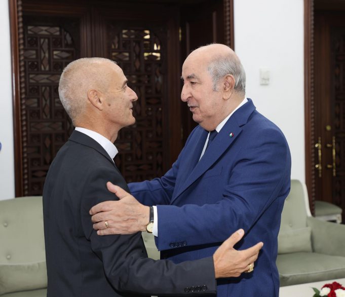 Le président de la République reçoit l’archevêque d’Alger