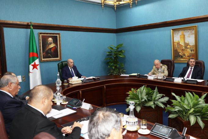 Le président de la République préside une réunion du Haut Conseil de sécurité