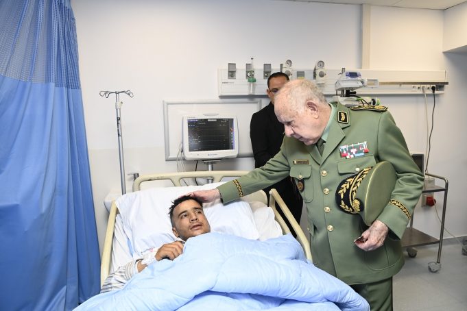Accident survenu à Beni Abbes : Le Général d’Armée Saïd Chanegriha s’enquiert de l’état de santé des blessés