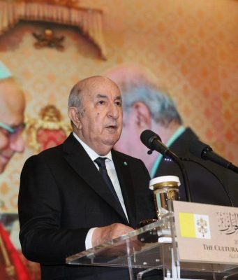 Tebboune : « L’Algérie disponible à poursuivre la coopération avec le Vatican pour répandre le dialogue et la coexistence »