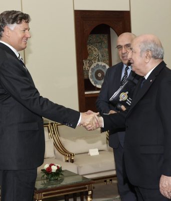 Le président Tebboune reçoit le secrétaire d’Etat adjoint américain et le Commandant de l’Africom