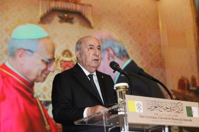 Tebboune : « L’Algérie disponible à poursuivre la coopération avec le Vatican pour répandre le dialogue et la coexistence »
