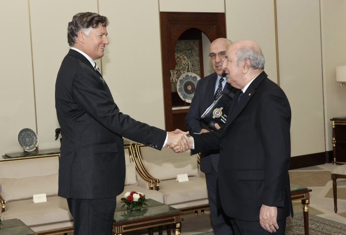 Le président Tebboune reçoit le secrétaire d’Etat adjoint américain et le Commandant de l’Africom