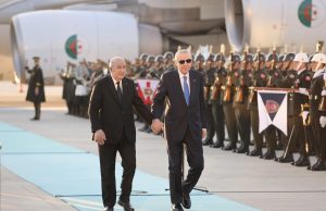 Un accueil officiel réservé au président Tebboune par son homologue turc à l’aéroport international d’Ankara