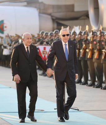 Un accueil officiel réservé au président Tebboune par son homologue turc à l’aéroport international d’Ankara