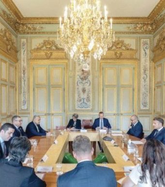 Sayoud reçu à Paris par le président français Emmanuel Macron