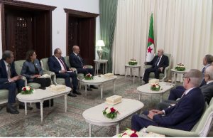 Le président Tebboune reçoit le ministre tunisien des Affaires étrangères